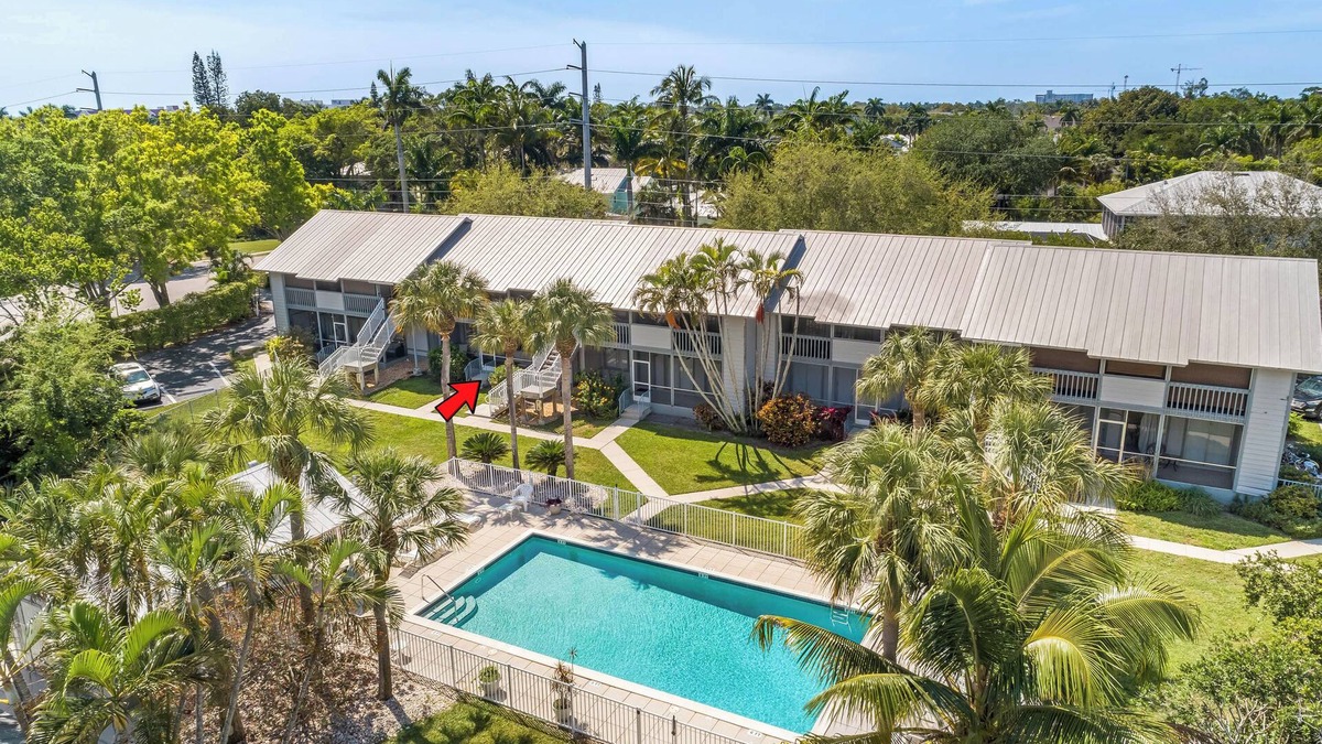 Redevelopment Area Condo | Naples Paradise Pool/1Mile to beach/DT/Shopping/0,5mile Pickleball court