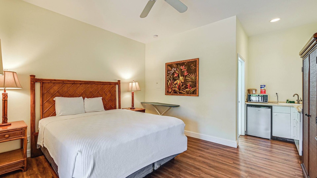 Naples Apartment | Naples Vacation Rental Studio in Resort Community