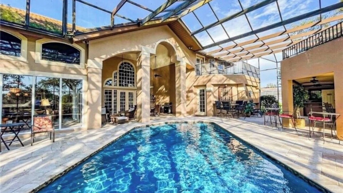 Vineyards Villa | Naples Villa on the Golf Course! 8 Bedrooms Sleeps 20! Pets welcome, 30 day min