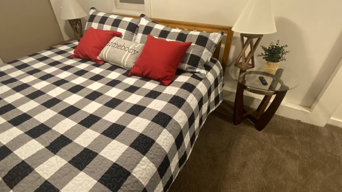 Bowling Green House | Napoleaon's Cozy Cottage