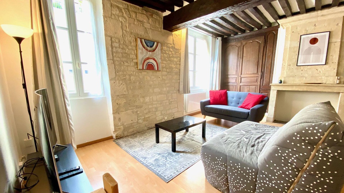 Centre Ancien Apartment | Nashira YourHostHelper