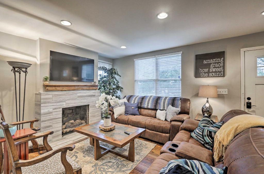 North Nashville House | Nashville Home with Fire Pit and Yard, 3 Mi to Dwtn