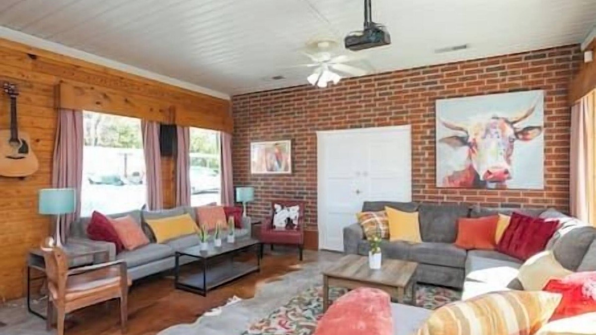 Nashville House | Nashville's Fun Place! 4BR 10 Bed! 12 Min 2 Dwntwn