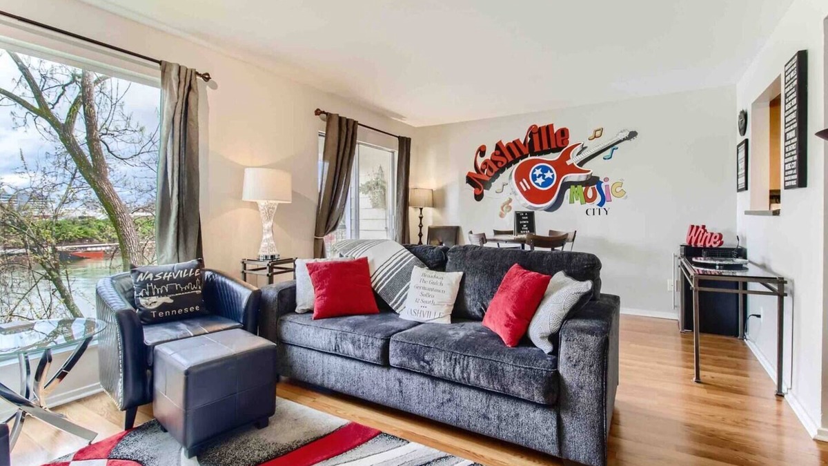 North Capitol Condo | Nashville Waterfront Retreat - Spacious 2BR Walk to Broadway | FREE PARKING
