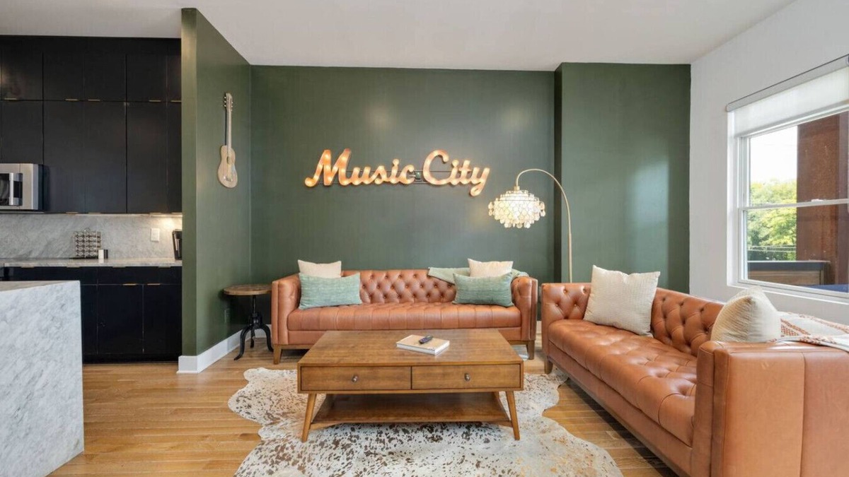 Hadley - Washington House | Nashvista Townhome- Downtown Views - 10 Comfy Beds