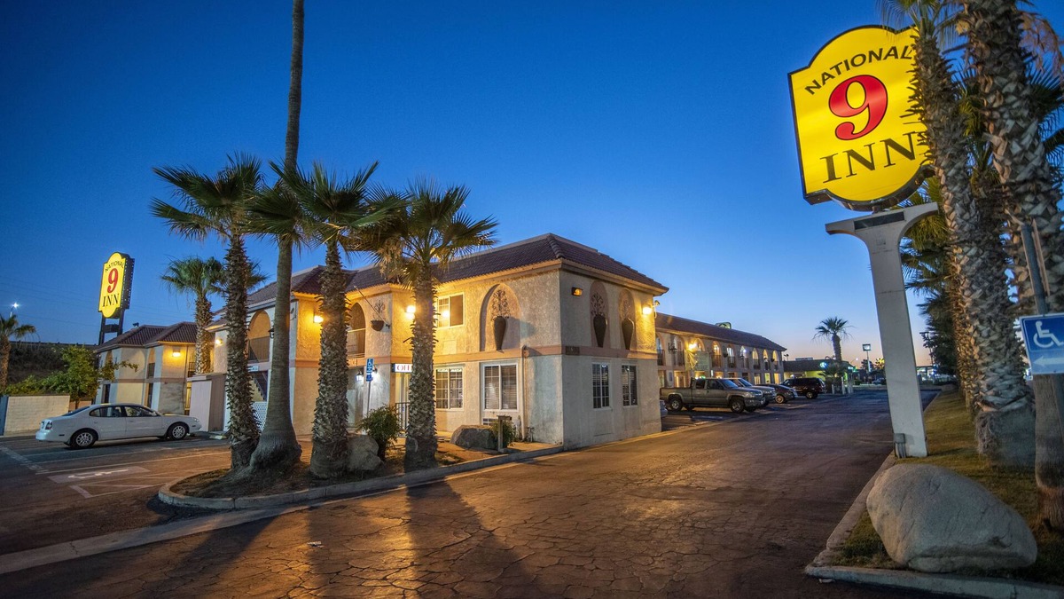 Buttonwillow Hotel | National 9 Inn