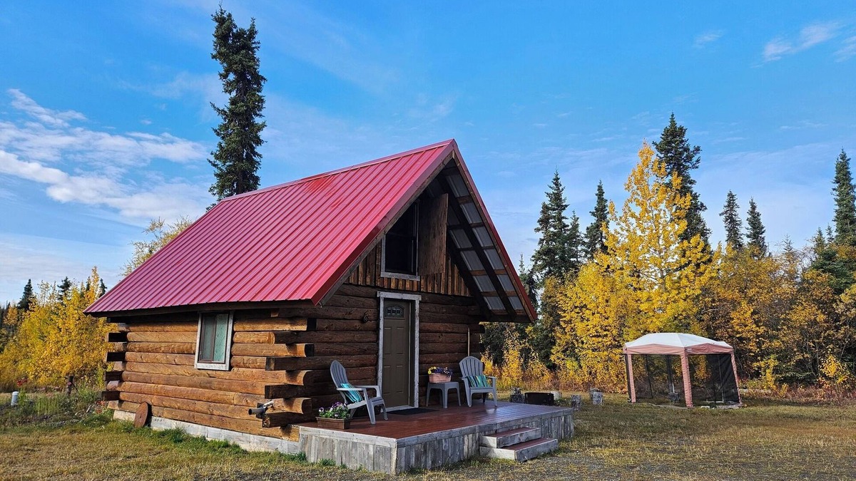Slana Cabin | National Park Stay: Comfortable cabin in Alaska's wilds, lakes, hikes. Pets OK!