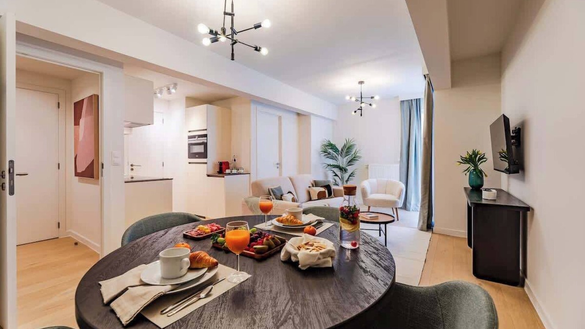 Plasky Apartment | NATO&EU 1BR Aprt- Free Luggage Room