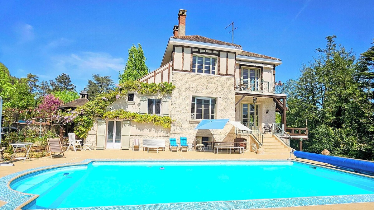 Buno-Bonnevaux House | Natural mill and a change of scenery on the water's edge