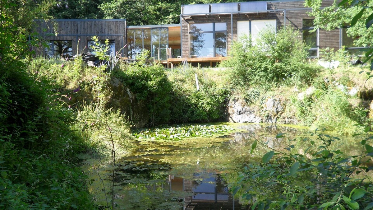 Pouzauges House | Natural house in an atypical site