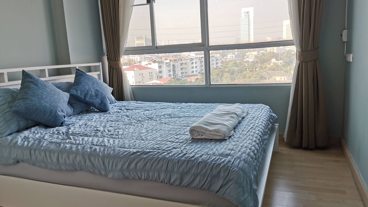 Chom Phon Condo | Natural light, Entire room near MRT Ladprao 500m