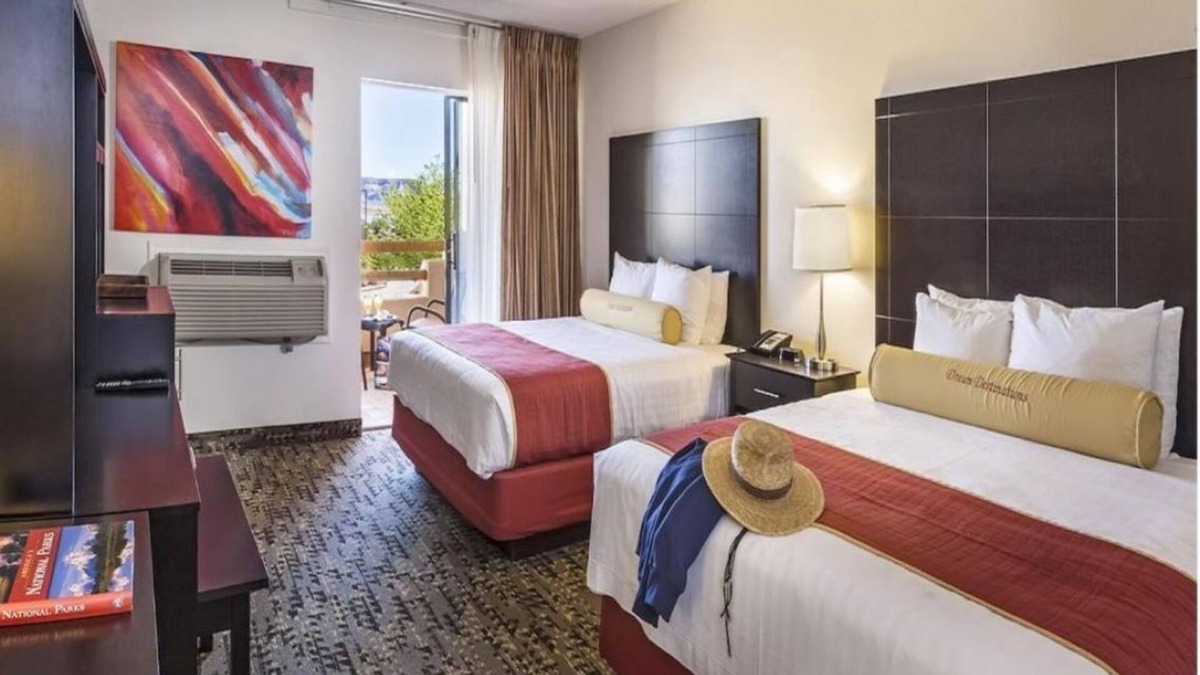 Wahweap Resort | Naturalistic Escape! Minutes away from Lake Powell Campground, Pool, Restaurant