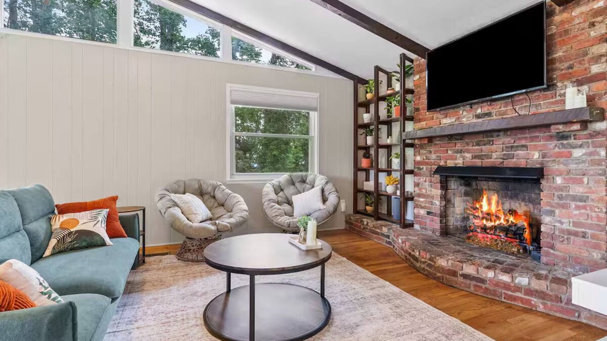 Royal Pines House | Nature Bliss w/Mtn Views! - Fireplace - Near AVL