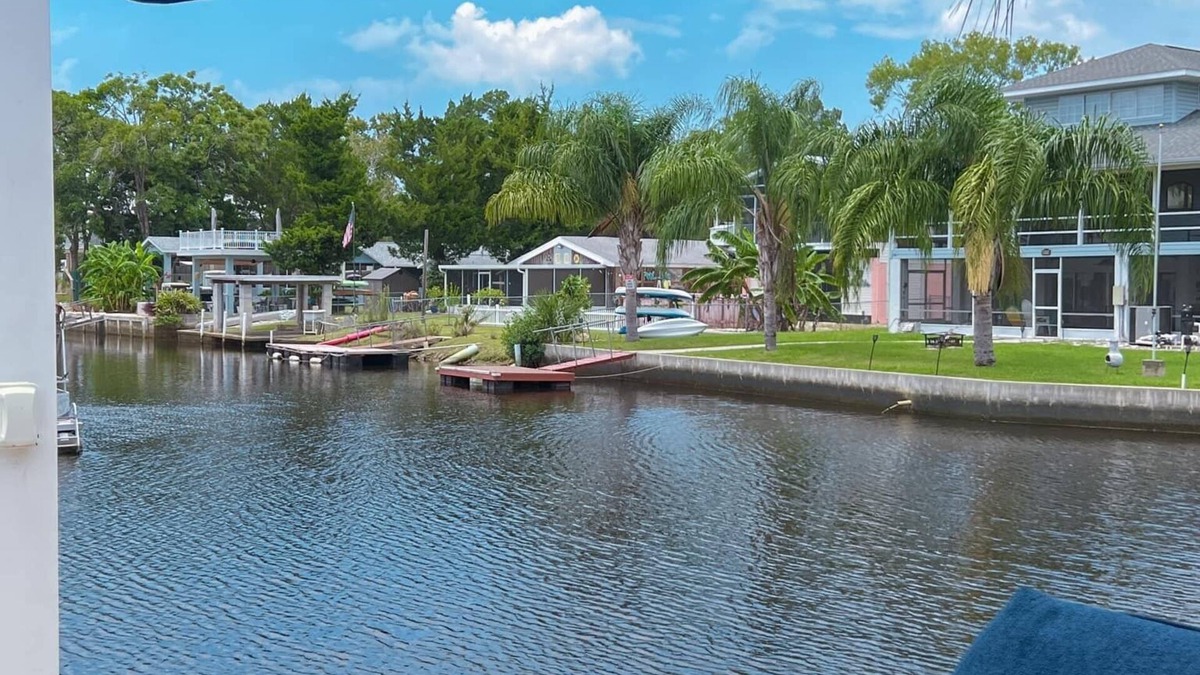 Weeki Wachee Gardens House | Nature Coast Retreats LLC