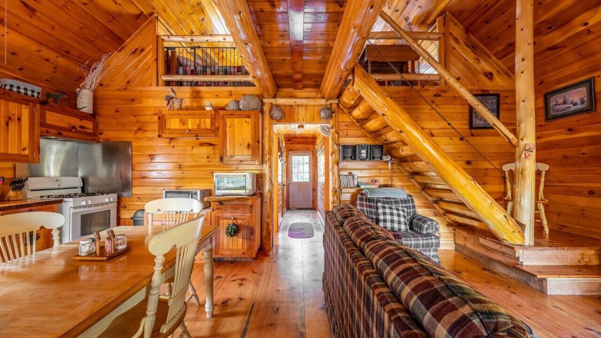 Anson House | Nature Enthusiast's Haven:Cabin with Scenic Trails