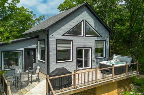 Sainte Beatrix Ski Chalet | Nature et détente Private Hot Tub Lakeside