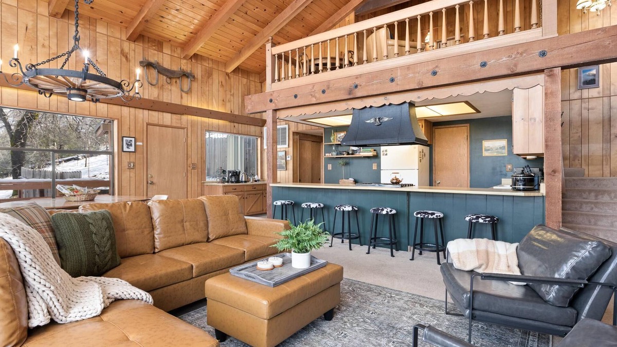 Oakhurst Cabin | Nature Haven | Bass & Yosemite Large Deck & BBQ