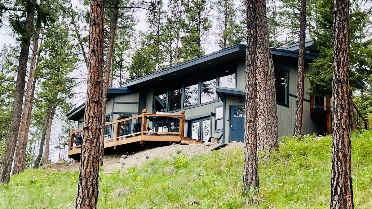 Finley Point Cabin | Nature House: Peaceful and Romantic - Tub for Two, Sauna, Flathead Lake views