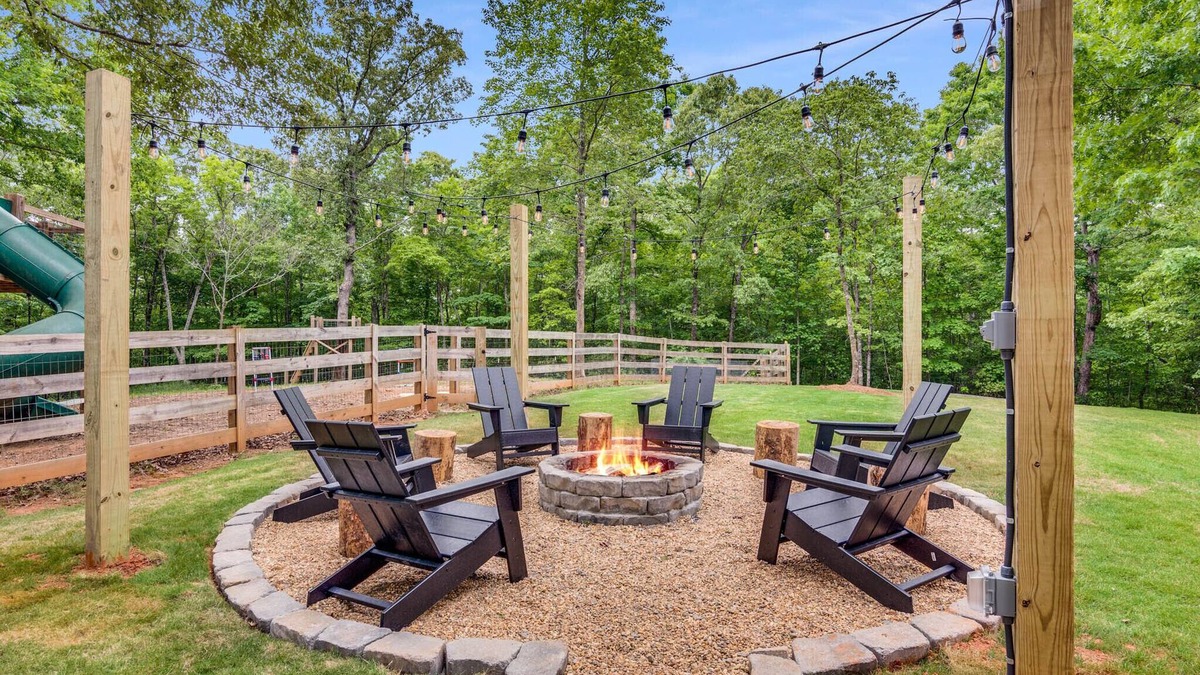 Dahlonega Other | Nature is calling! Family Friendly Getaway:Hot Tub, Fire Pit, Wine & Weddings