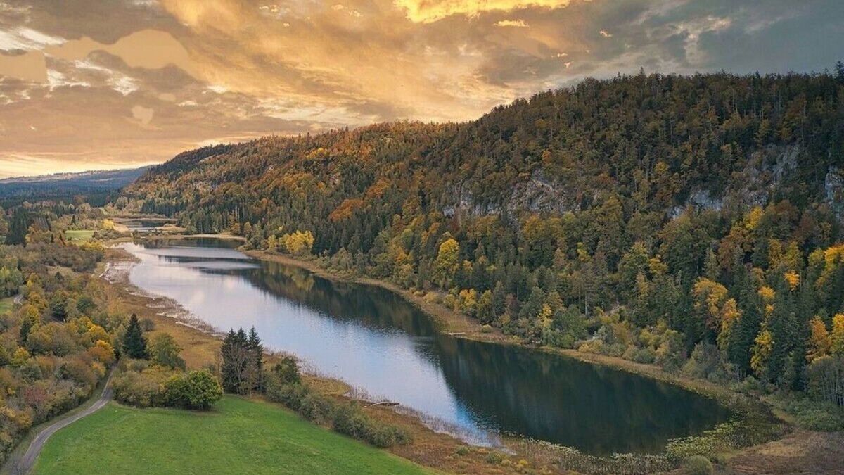 Etival Cottage | NATURE & LACS: 2 3* gîtes with a total capacity of 15 people (8+7)