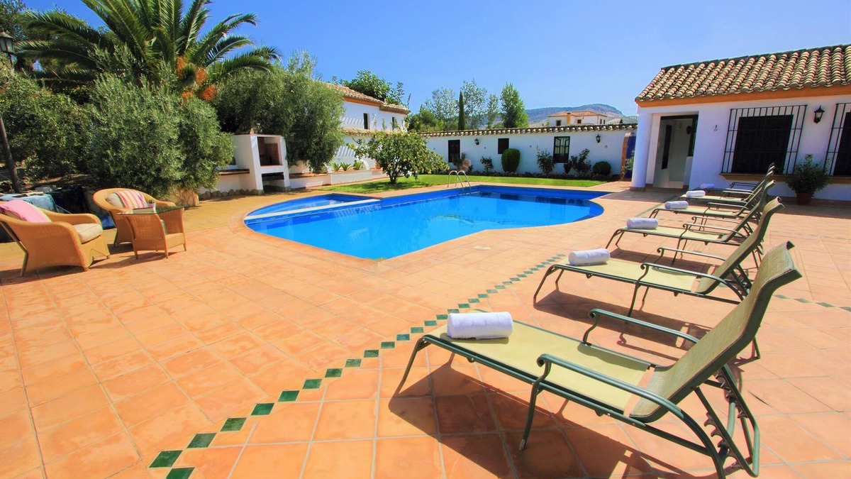 Priego de Cordoba Villa | Nature, privacy and calm in a superior quality villa