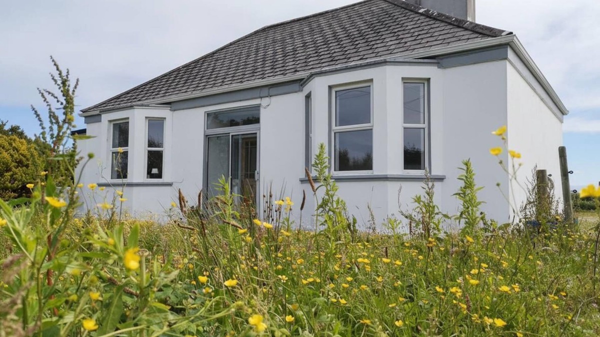 Doohooma House | Nature Retreat - Sleeps 4 & Wild Ponies