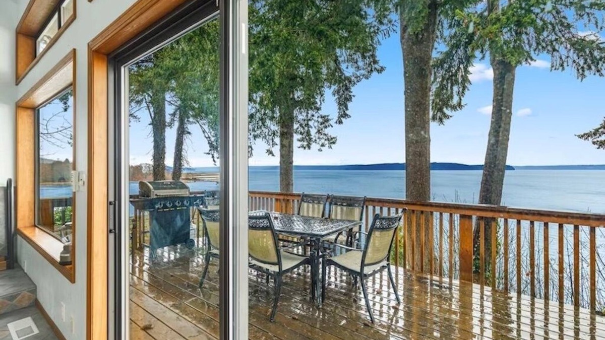 Brinnon House | Nature's Paradise Hood Canal 4 b/r sleeps 6 Waterfront Home w/NatGeo Views