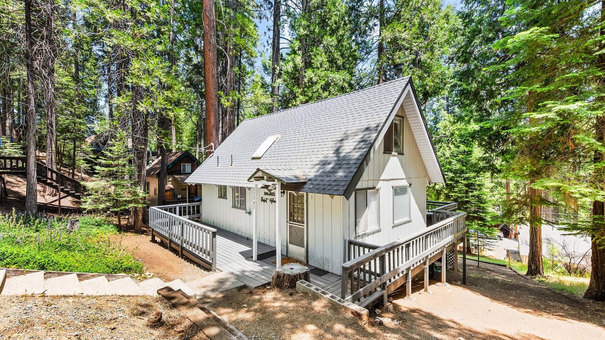 Long Barn Cabin | Nature's Perfect Hideaway near Pinecrest Lake and Dodge Ridge w/AC/Heater &WiFi