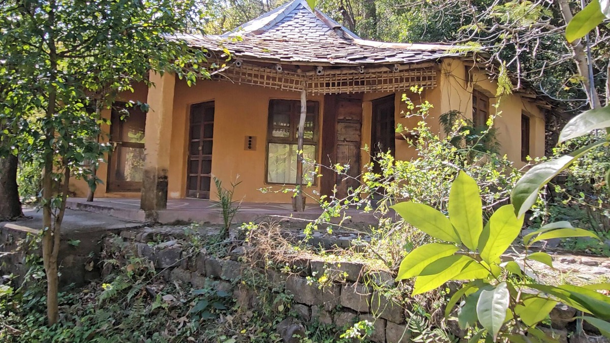 Dharamshala Cottage | Nature Stay in Mud cottage with Food, Yoga & Meditation in Dharamshala