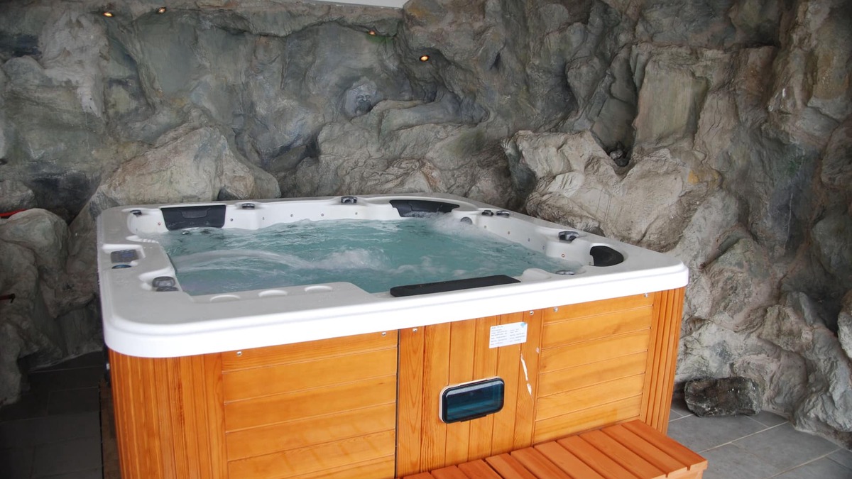 St Andra-Hoech House | Naturpark-, Weinbergferienhaus Uhl whirlpool and sauna