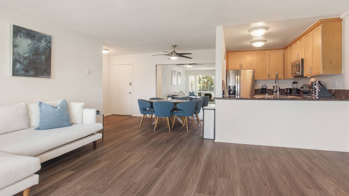 Silver Strand Apartment | Nautical Nest - Walkable Waterfront Stay