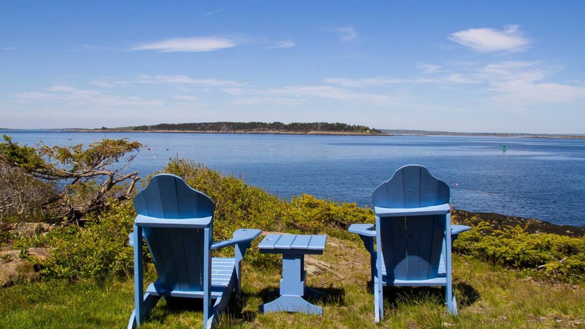 Bailey Island Cottage | Nautical themed Oceanfront Cottage located at the Mouth of picturesque Mackerel Cove!