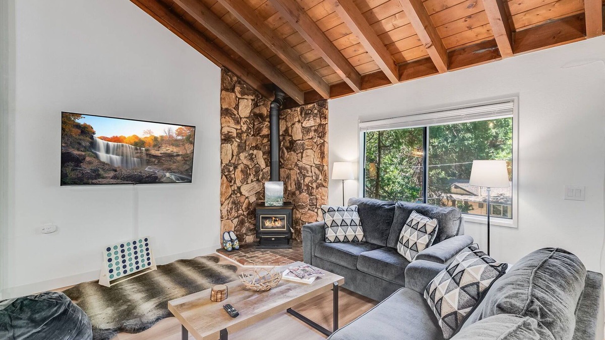 Rimforest House | Navigate Stays Modern Cabin Steps from Bars & Food