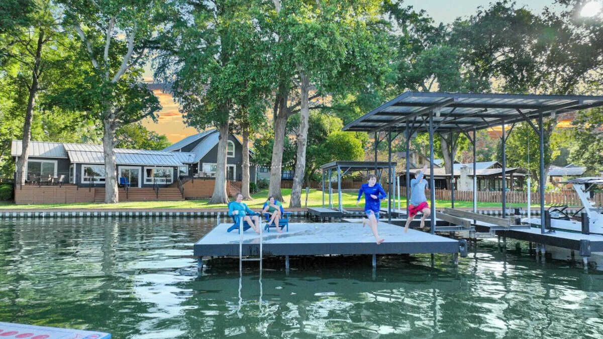 New Braunfels House | NB Lakefront Getaway*Luxury on Lake Dunlap