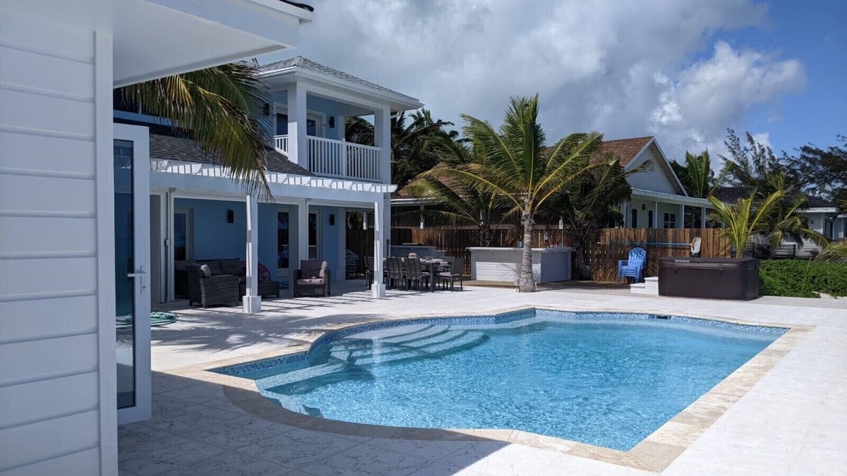Tar Bay House | nBEAUTIFUL BEACH HOUSE ON TAR BAY HEATED POOL , HOT TUB , BAR & GRILL