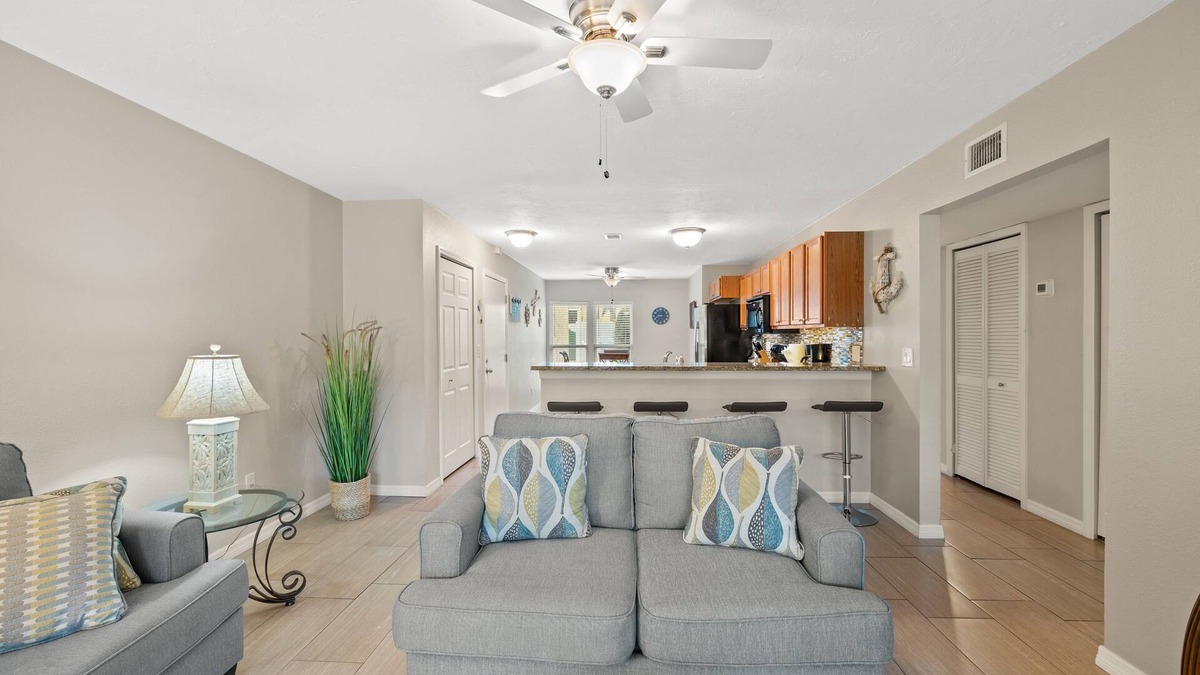 South Gate Ridge Condo | nCozy 2-Bedroom Condo in Prime Siesta Key Location