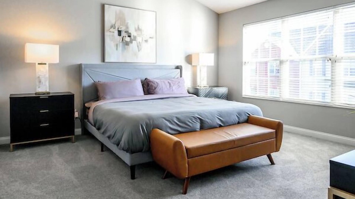 Roseland House | ND Luxury Townhome 8 min to ND Stadium!