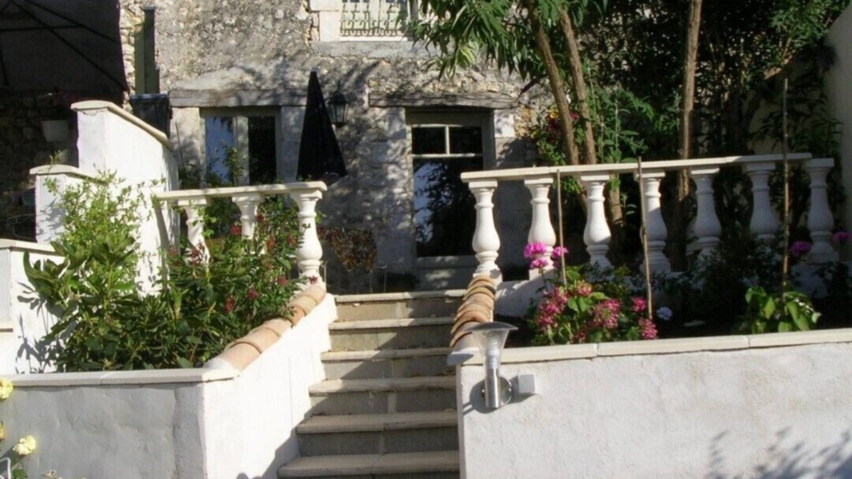 Festalemps Cottage | Near Aubeterre,Peaceful Cottage With Lovely Views and Pool in the Dordogne