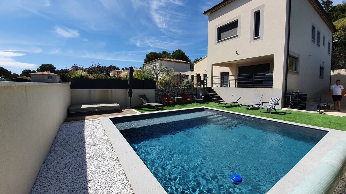 Jonquerettes Villa | Near Avignon Villa with heated pool and spa Ideal for families.