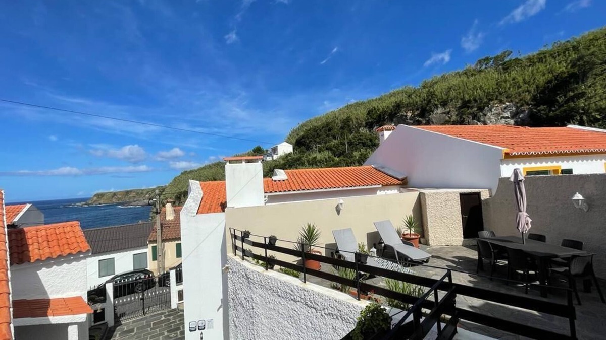 Ribeira Grande House | Near Beach House - Super Mario Houses