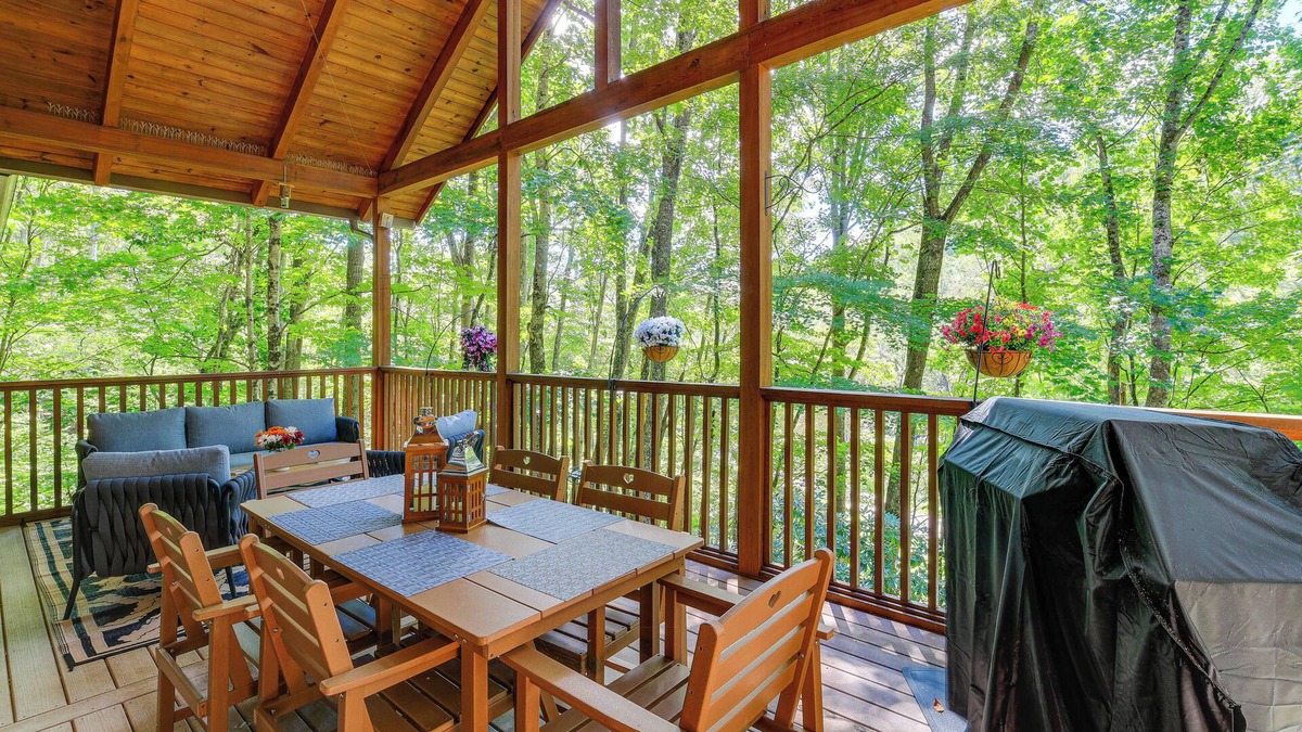 North Fork Township Cabin | Near Boone-Custom Built Cabin: 3 BR 3 BA w/Hot Tub