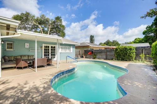 Palm Harbor House | Near Busch Gardens Sunny Florida Retreat with Pool!
