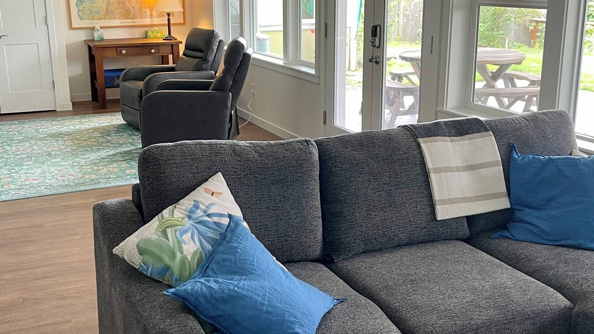 Amazon House | Near campus: entire home/apartment w/private entrance, patio, and beautiful view