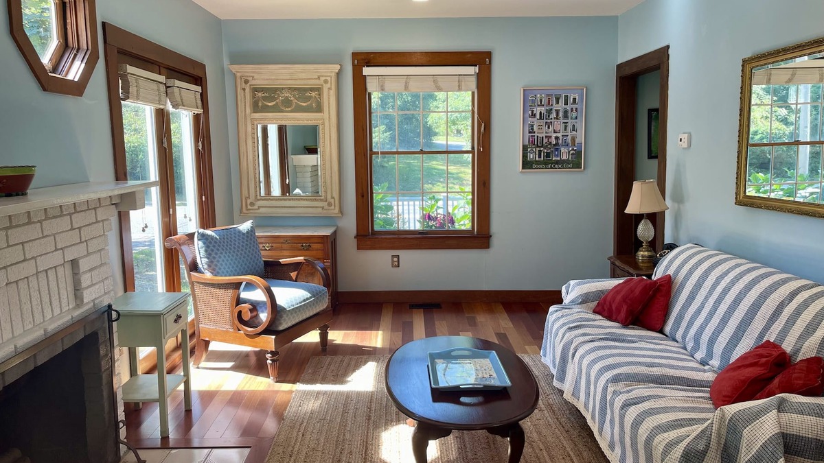 West Falmouth House | Near Chapoquoit & Old Silver! Walk to Beach, Bike Path, Market, Ice Cream, Cafe