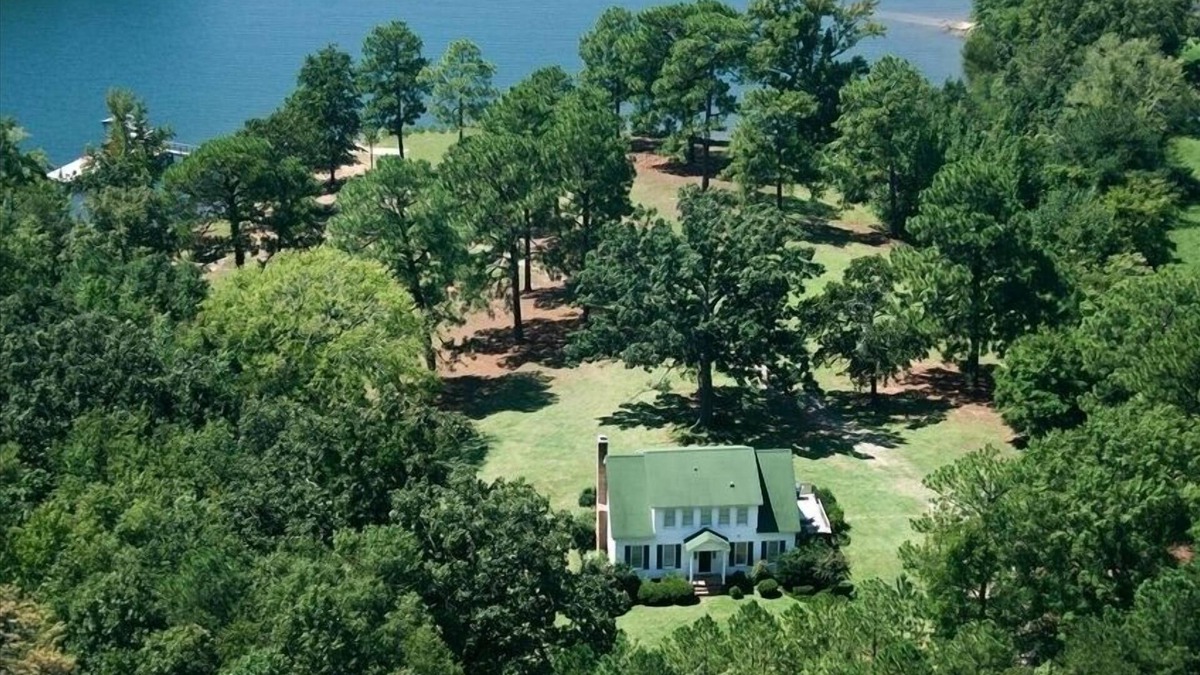 Lexington House | Near Dam-Lake Front Estate w/Large Dock, Private Ramp, and Beautiful Sunsets