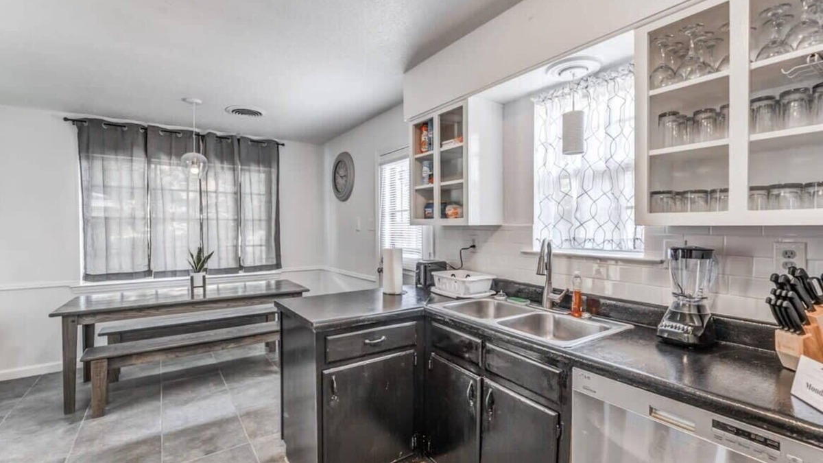 Hickory Hill House | Near Dining, Shopping, Parks! Tranquil Fox Trails