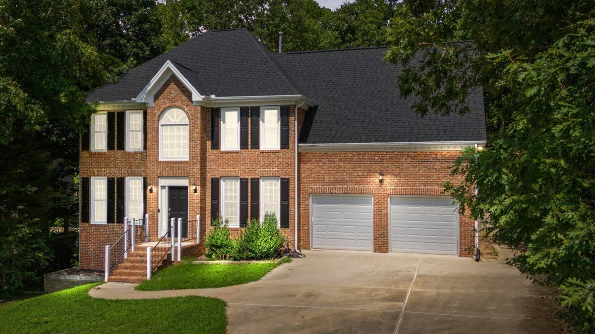Cary House | Near Downtown Cary and Raleigh - 5 room King beds, walking distance to Bond Park