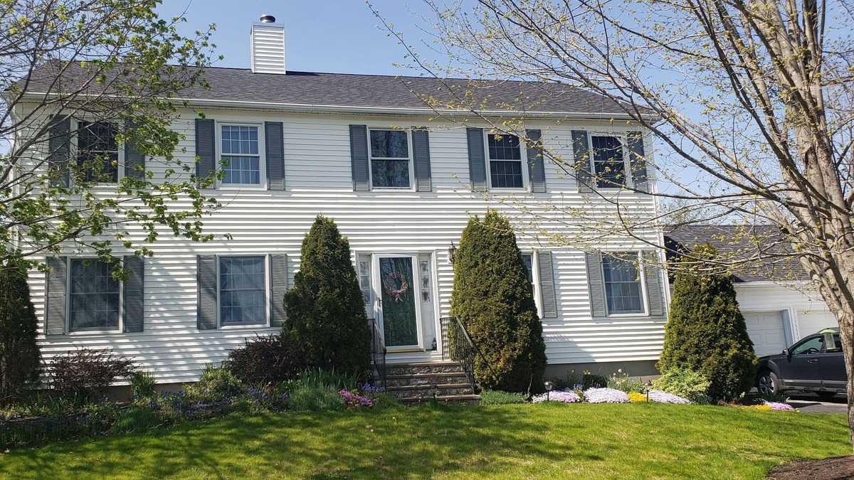 Waterville House | Near downtown, Colby/Thomas College. 2 story colonial family home