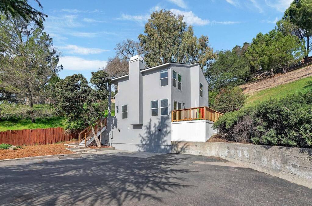 Atascadero House | Near Downtown l Peaceful l Modern l Kids Room