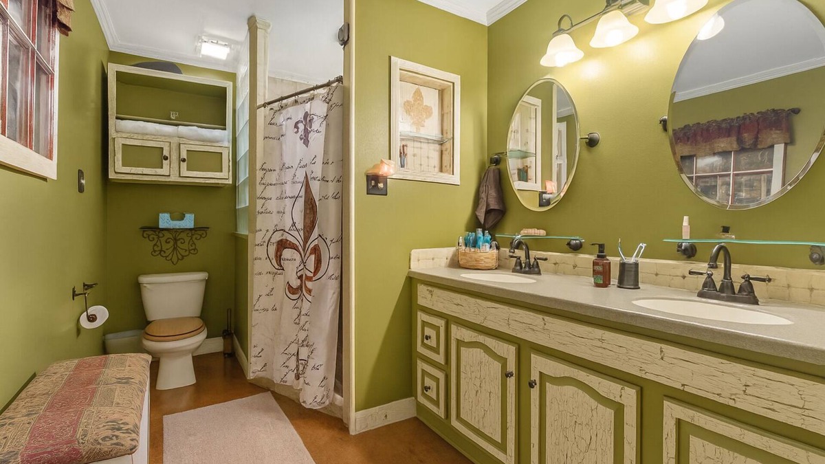 DeRidder House | Near Fort Polk Gameroom Fire Pit Golf Nearby Local Tours Available